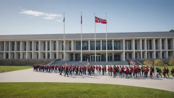 En videregående skole i Norge med elever som går på skolen.