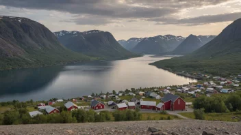 En malerisk landsby omgitt av fjell og vann