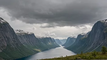 Et fotografi av Eiksundstranda eller Eiksundtunnelen i Norge, som viser den naturlige skjønnheten i regionen.