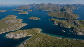 Flyfoto av Herøysundet, et smalt sund i vest-Norge