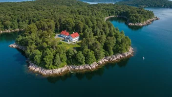 En naturskjønn øy i Oslofjorden med en fredelig atmosfære.