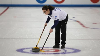 En curlingspiller i aksjon