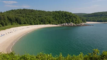 Et naturskjønt landskap av Lierstrandas, som viser dets skjønnhet og rekreasjonsmuligheter.