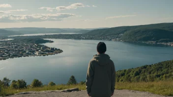 En person fra Gjøvik, stolt stående foran hjembyen sin.