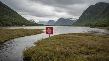 Et flomvarselsskilt i et norsk landskap