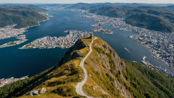 Ulriken i Bergen, med en naturskjønn tursti og imponerende utsikt.