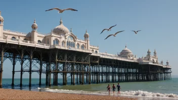 Et bilde av Brighton Pier i England, som viser dens levende atmosfære og naturskjønne kystlinje.