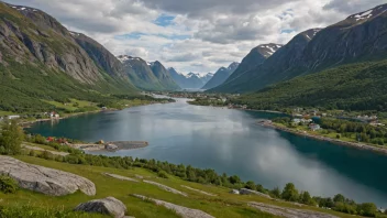 Et malerisk landskap av Øyestranda, som viser dens unike karakter.