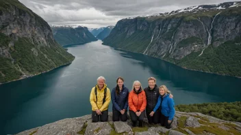 En gruppe nordmenn som står sammen, med et storslått fjordlandskap bak dem, som viser Norges naturlige skjønnhet og kulturelle arv.