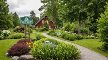 Et pittoreskt norsk hage eller gård med en skilt eller et kart som viser navnet Åsegardens