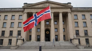 En regjeringsbygning med et stort norsk flagg foran, som representerer konseptet statliggjøring.