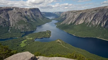 Et malerisk landskap av Haugsviks, som viser stedets unike karakter og tilknytning til Norges geografi.