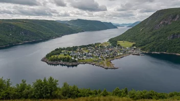 Et malerisk landskap av Midsund kommune i Norge