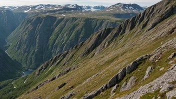 Et fredelig bilde av et norsk landskap med en lang og smal ås i bakgrunnen.