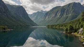 En fredelig innsjø i Norge med et fjellrikt bakteppe