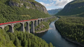 Et tog krysser en høy jernbanebro over en elv i et naturskjønt norsk landskap