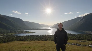 En person fra Sør-Trøndelag står stolt foran en vakker utsikt over regionen.