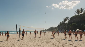 En livlig strandscene med en volleyballkamp i gang.