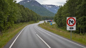 Et trafikkskilt med en rød sirkel og en hvit innside, som indikerer en trafikkbegrensning på en vei i Norge.