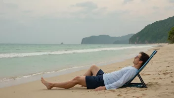 En fredelig strandscene med en person som nyter solen og havet