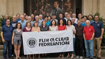 En gruppe mennesker fra ulike filmklubber samlet sammen, med et banner eller logo for filmklubbforbundet i bakgrunnen.