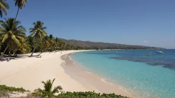 En populær feriedestinasjon med en vakker strand.