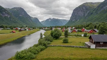 En svingete vei gjennom det norske landskapet, med småbyer og landsbyer i det fjerne.