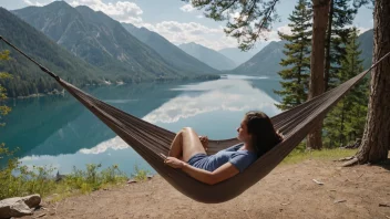 Et fredelig og rolig bilde av en person som nyter en langhelg i naturen.