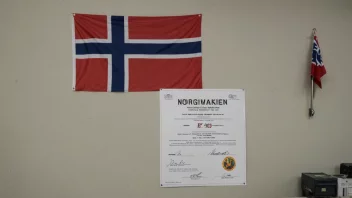 En fabrikk med en tillatelse eller lisens på veggen, med et norsk flagg i bakgrunnen.