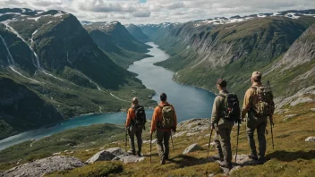 En gruppe mennesker på fjelljakt i norske fjell.