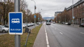 Et holdeplassmerke i norsk, som indikerer hvor passasjerer kan gå på eller av en buss.