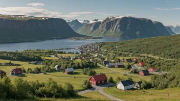 Et fredelig og pittoreskt norsk landskap med en liten bosetning i det fjerne.