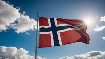 Et norsk flagg som vifter i vinden på en solfylt dag.