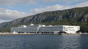 Et bilde av en stor, moderne bygning som huser en havforskningsinstitusjon, med en skilt som leser 'Havforskningsinstitusjon' på norsk. Bygningen ligger nær havet, med skip og båter synlige i bakgrunnen.