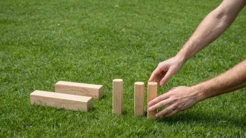 Et kubb-spill i gang på en solfylt dag.