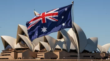 Det australske flagget som vifter i vinden, med Sydney Opera House i bakgrunnen.