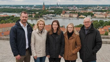 En gruppe mennesker fra Eskilstuna, Sverige, med en bysilhuett i bakgrunnen.