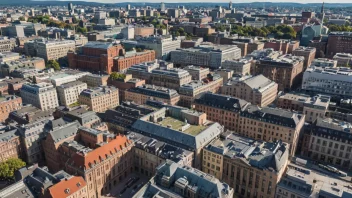 Bildet viser Oslos bybilde med en blanding av gamle og nye bygninger, og fremhever byens unike arkitektoniske stil.