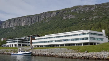 Et foto av en havbruksfagskole, en norsk skole som tilbyr utdanning i havbruk.