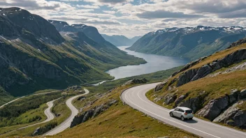 En naturskjønn utsikt over en fjellvei i Norge.