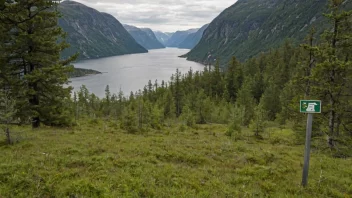 Et vernet område i Norge med en skilt som indikerer at det er en miljøvernsone.