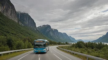 En buss som kjører på en naturskjønn vei i Norge med passasjerer som ser ut vinduet