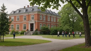 Et fredelig bilde av en klassisk skolebygning med elever og et stille nabolag.