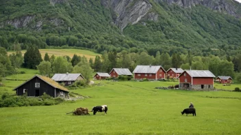 Et idyllisk norsk gårdslandskap med tradisjonelle bygninger og en bonde som arbeider i åkeren, som viser landets rike landbruksarv.