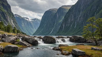 Et malerisk bilde av en norsk fjord, som viser landets naturlige rikdom.