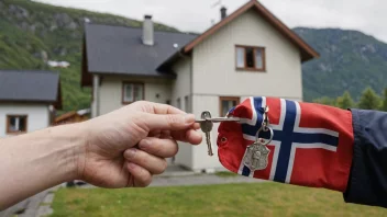 En person som holder en nøkkel til et hus med et norsk flagg i bakgrunnen, symboliserer bostedsfasthet