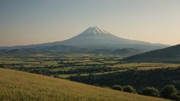 Et bilde som viser et naturskjønt landskap med et fjell i bakgrunnen.