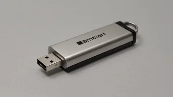 En liten, bærbar USB-minnepenn.