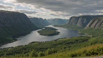 Et malerisk landskap av Oftedals i Norge.