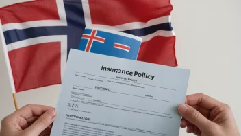 En person som holder en forsikringspolise med et norsk flagg i bakgrunnen.